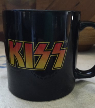 kiss-coffee-mug